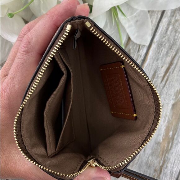 Coach X Peanuts Corner Zip Wristlet In Signature Canvas With Snoopy Print Wallet - Picture 6 of 11